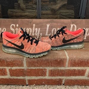 Women’s sz 8 Nike flyknit airmaxes